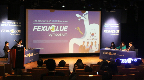 ▲ 대웅제약은 지난 24일 서울 삼성동 대웅제약 본사에서 필리핀 소화기학회 회장단을 포함한 해외 주요 오피니언 리더(Key Opinion Leaders) 38명과 국내 의료진이 참가한 가운데 펙수클루 심포지엄 ‘The new wave of GERD Treatment’를 성료했다고 밝혔다.