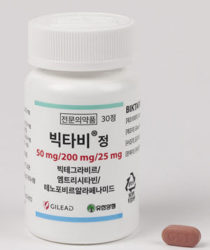 ▲ 길리어드 사이언스 코리아는 자사의 HIV-1 치료제 빅타비(성분명 빅테그라비르 50mg/엠트리시타빈 200mg/테노포비르알라페나미드 25mg)가 지난 1월 30일, 초치료 HIV-1 감염 성인을 대상으로 한 5년 장기 데이터 임상시험 정보가 식품의약품안전처 허가사항에 추가됐다고 밝혔다.