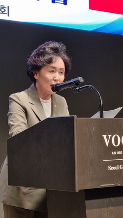 ▲ 권영희 회장은 개회사를 통해 코로나19 팬데믹 동안 한국과 대만에서 약사 직능의 위상이 올랐음을 강조했다.