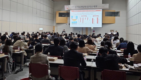 ▲ 한미약품이 독자 개발한 고혈압 및 이상지질혈증 치료 복합신약 ‘아모잘탄패밀리’와 ‘로수젯’이 심혈관 질환 치료와 관리에 최적의 옵션이 될 수 있다는 전문의 의견이 제시됐다.