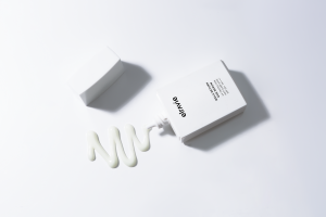 ▲ 휴메딕스는 자외선 차단과 미백 등에 도움을 주는 고기능성 선케어 ‘엘라비에 멜라 리턴 선세럼’을 출시했다고 2일 밝혔다.