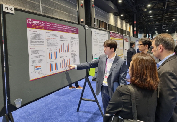 ▲ 대웅제약은 지난 6일 개막해 4일간 미국 시카고에서 진행된 ‘2023년 소화기질환 주간(Digestive Disease Week 2023, DDW 2023)’ 학회에서 펙수클루 부스를 마련, 미란성 위식도역류질환(Gastroesophageal reflux disease, GERD) 환자 대상 펙수클루의 효능 및 안전성을 입증한 2건의 임상데이터를 발표했다고 10일 밝혔다.