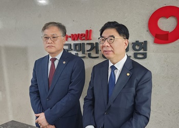 ▲ 김봉천 부회장(왼쪽)과 박영달 부회장.