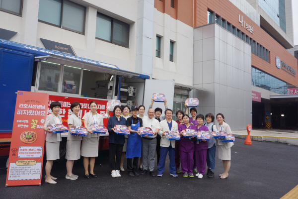 ▲ 가톨릭대학교 부천성모병원(병원장 김희열)은 21일(수) 교직원을 위한 피자파티를 열었다.