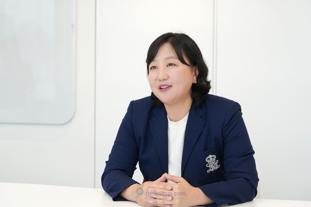 ▲ Newsmp interviewed Kim Bo-young, the Head of Sanofi-Aventis Korea Specialty Care Rare Disease Franchise, to hear about the mission and vision of Sanofi's rare disease franchise.