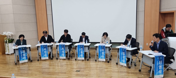 ▲ 서울대학교 간호과학연구소는 19일 ’간호정책의 쟁점과 대안: 간호사당 적정 환자수와 간호간병통합서비스‘를 주제로 국내학술대회를 개최했다.