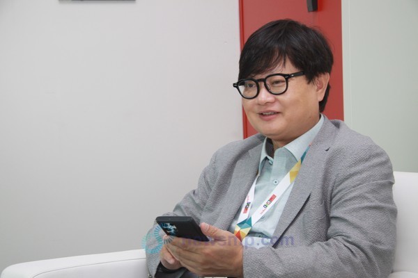 ▲ 서울아산병원 류민희 교수는 KEYNOTE-811 연구가 10여년 만에 트라스투주맙의 치료 성적을 개선, 허가 후 급여를 인정받아 현장에서 활용될 수 있게 된다면 환자들에게 큰 이득이 될 것이라 기대를 밝혔다.