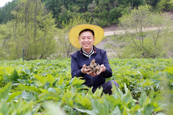 ▲ 광동제약은 11일 농업인의 날을 맞아 농가와의 상생을 통한 계약재배로 지역사회 발전에 기여하고 있다고 밝혔다.