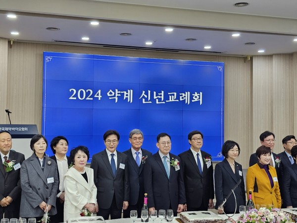 ▲ 약업계 인사들은 신년 교례회에서 2024년에는 약업계가 도약하는 희망의 한 해가 되길 바란다는 마음을 전했다.