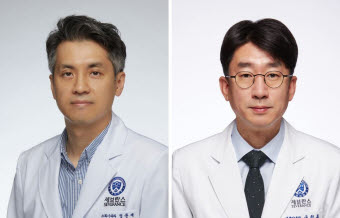 ▲ 정문재 교수(왼쪽)와 구철룡 교수
