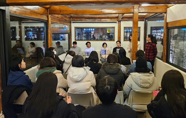 ▲ 일상 속 건강에 대한 생각을 교류하는 건강 플랫폼, 건강책방 일일호일에서 ‘중독’을 다룬 의학 연극 공연을 개최했다.