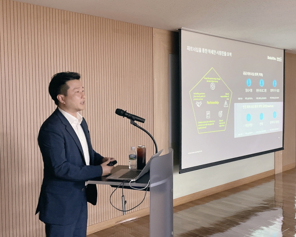 ▲ 한국혁신의약품컨소시엄재단은 13일 한국제약바이오협회에서 ‘미래 성장 동력, 아세안 시장 : 기술기반 개량신약, 제약ㆍ바이오기업의 새로운 기회’를 주제로 ‘2024년 제2회 KIMCo TALK’를 개최했다고 15일 밝혔다.