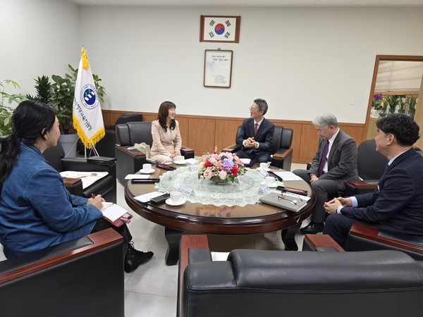▲ 일양약품 헐커스는 25일 대전광역시서부교육지원청(교육장 박세권)과 ‘지역사회와 함께 협력하는 건강한 학교체육 문화 조성’을 위한 업무협약을 체결했다고 밝혔다.