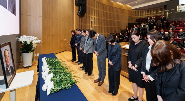 ▲ 한독은 30일 한독퓨처콤플렉스에서 창업주 고(故) 제석(濟石) 김신권 회장의 서거 10주기를 맞아 추모식을 진행했다.