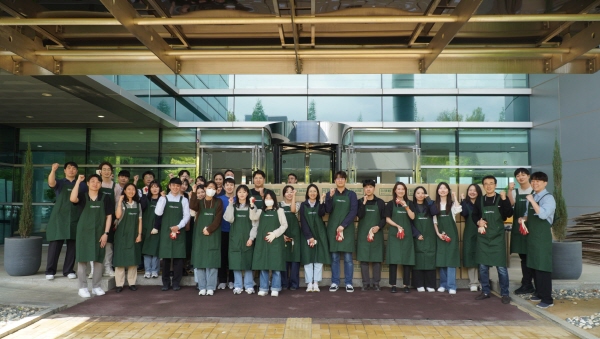 ▲ 셀트리온은 가정의 달을 맞아 최근 인천시와 충북 지역의 취약 계층을 대상으로 나눔 활동을 진행했다고 밝혔다.