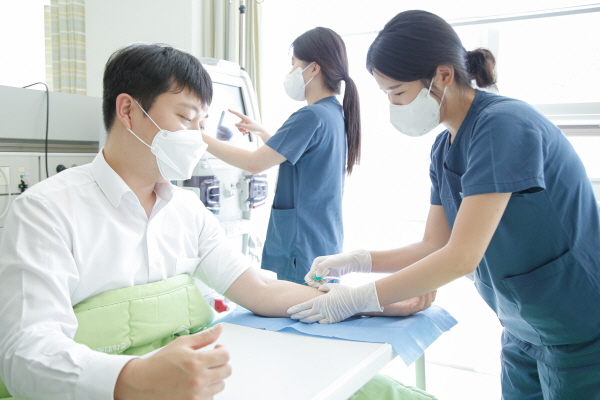 ▲ 가톨릭관동대학교 국제성모병원은 20일부터 만성콩팥병을 앓고 있는 직장인의 편의를 위해 야간혈액투석을 실시한다