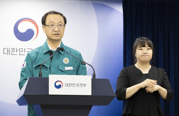 ▲ 전병왕 실장은 의료계에 투쟁을 멈추고 의료 개혁에 동참할 것을 권유했다.