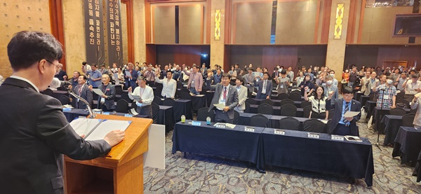 ▲ 서울시내과의사회는 의대 정원 증원 및 저수가 정책을 규탄하는 결의문을 발표했다.
