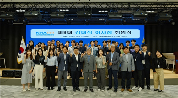 ▲ 대한의사협회 의료배상공제조합은 최근 제8대 이사장과 제5대 대의원회 의장으로 강대식 이사장과 양동호 의장을 선출하고 본격적인 회무에 돌입했다.