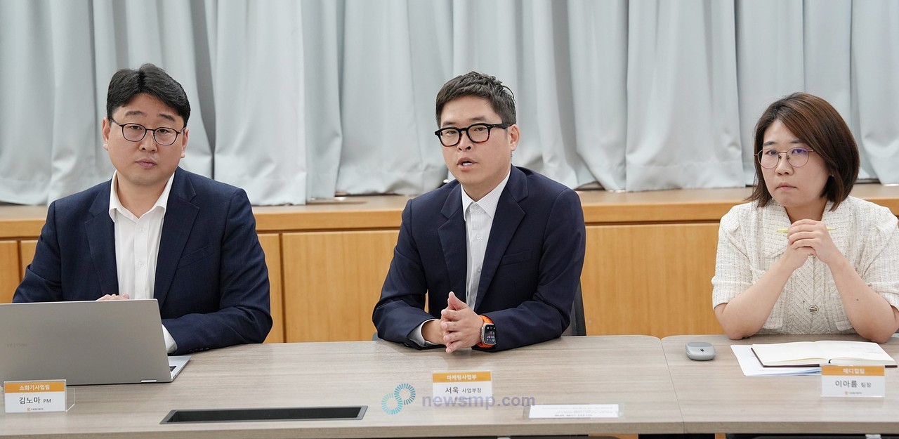 ▲ 환갑을 넘어선 우루사가 시계를 거꾸로 되돌리며 제2의 전성기를 맞이하고 있다. 제약바이오기자단은 대웅제약 마케팅사업부 서욱 사업부장과 소화기사업팀 김노마 PM, 메디컬팀 이아름 팀장(사진 왼쪽부터)을 만나 최근 새롭게 발표된 주요 임상 결과를 중심으로 우루사의 임상적 가치와 비전을 들어봤다.