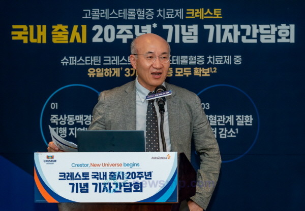 ▲ 고영국 교수는 스타틴과 에제티미브 복합제에 비해 스타틴 단일제의 근거가 더 풍부하고 가격도 저렴해 1차 치료에서 충분하게 활용해야 한다고 강조했다. 가이드라인 역시 최내 내약용량의 스타틴을 우선 권고하고 있다는 설명이다.