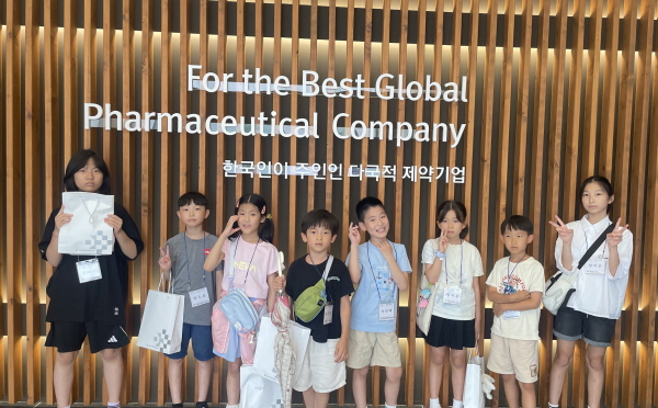 ▲ 한국유나이티드제약이 지난 6일 사내 임직원 가족들을 위한 ‘제14회 유나이티드 패밀리여름방학 체험 프로그램’을 진행했다.