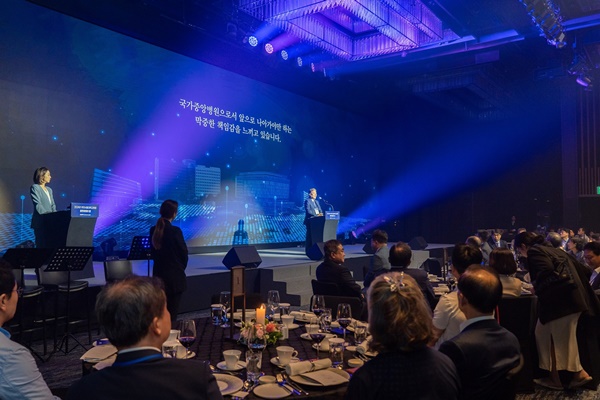 ▲ 분당서울대병원이 4일 ‘2024 분당서울대병원 발전후원의 밤’을 성공적으로 개최했다고 밝혔다.