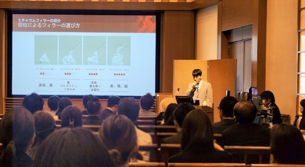 ▲ 휴젤은 최근 일본 도쿄에서 개최된 ‘2024 일본미용의료학회(JAPSA)’에 참가해 HA필러 브랜드 '더채움’ 활용법에 대해 소개했다고 21일 밝혔다.