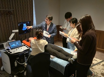 ▲ 한국건강검진학회 학술대회의 초음파 핸즈온 코스에 참여한 전공의들.