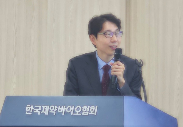 ▲ 유승래 교수는 우리나라가 조금 더 유동적인 약가정책을 도입해야 한다고 조언했다.