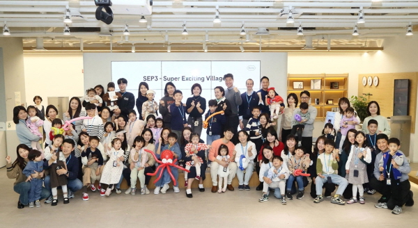▲ 한국로슈는 지난 8일 한국로슈 본사에서 임직원 가족 초청 행사인 ‘슈퍼 익사이팅 빌리지(Super Exciting Village)’를 성황리에 개최했다고 밝했다.
