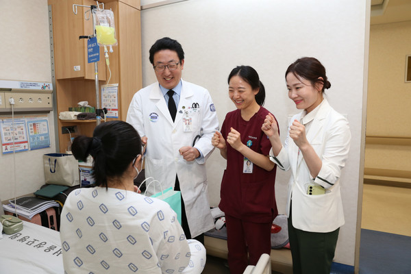 ▲ 수능 2일 앞두고 혈액암 진단받은 수험생이 서울성모병원에서 시험을 치렀다.