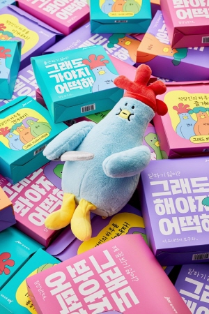 ▲ JW중외제약은 인기 인스타툰 작가 ‘아찔(ARTZZIL)’과 협업한 영양제 패키지 3종을 출시, 본격적인 마케팅 활동에 나섰다고 20일 밝혔다.