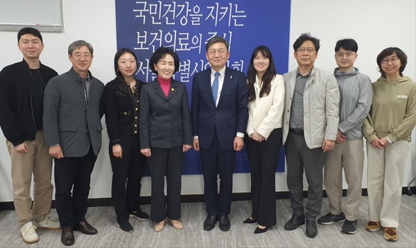 ▲ 권영희 후보가 성분명 처방 법안 발의에 환영의 말을 전했다.