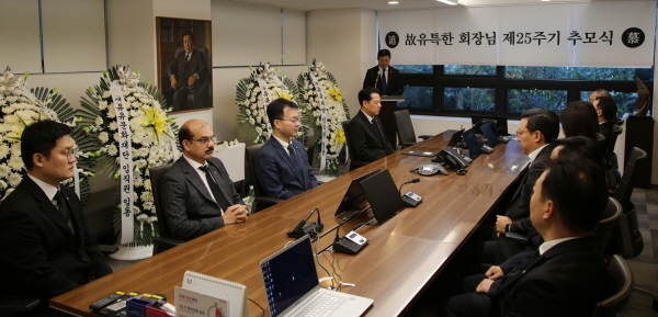▲ 유유제약이 고(故) 인호(仁湖) 유특한 창업주의 서거 25주기를 맞아 제약보국 정신을 기리는 추모식을 거행했다고 밝혔다.
