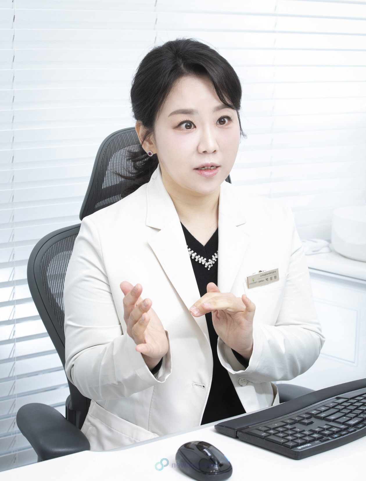 ▲ 박성원 원장은 “아이를 키우면서 믿을 수 있는 소아과 전문의 선생님, 특히 소아내분비 세부전문의 선생님과 꾸준하고 지속적으로 아이의 성장을 모니터링하는 것이 중요하다”고 강조했다.