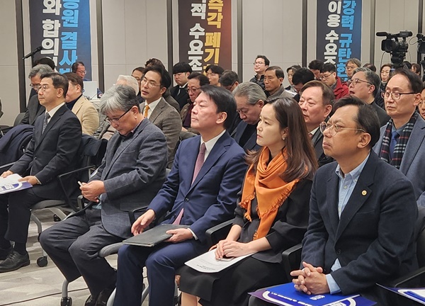 ▲ 22일 열린 전국의사대표자대회에 안철수 의원과 이주영 의원이 참석했다.