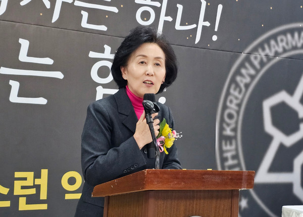 ▲ 권영희 당선인은 당선 이후 첫 공식 행사에서 약사사회 단결을 강조했다.