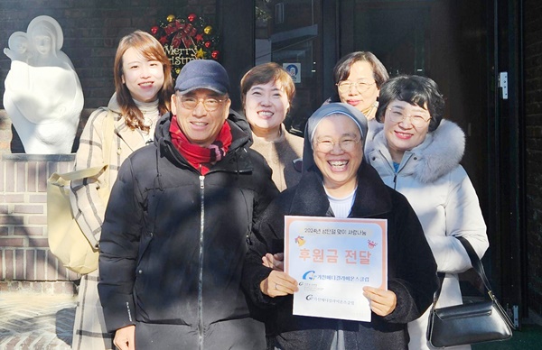 ▲ 가천메디컬라이온스클럽은 최근 연말을 맞아 인천시 미추홀구에 위치한 아동보육시설인 해성보육원에 성금을 전달했다.