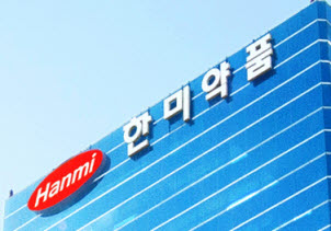 ▲ 한미약품그룹 지주회사 한미사이언스의 최대주주 그룹 '4인연합(신동국, 송영숙, 임주현, 라데팡스)'은 26일, 한미사이언스 임종윤 주주(사내이사)과 경영권 분쟁 종식에 합의했다고 밝혔다.