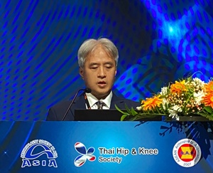 ▲ 강남베드로병원 정형외과 박상은 원장이 태국 국제 학회에서 발표를 하고 있다.