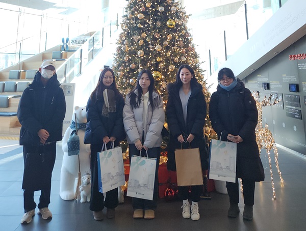 ▲ 건강보험심사평가원은 원주시 이산교육센터와 협업해 지역공부방 활성화를 위한 지원에 나섰다.
