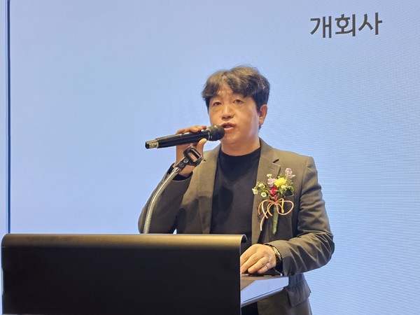 ▲ 최흥진 회장은 어려운 상황 속에 약사들이 연대해야 한다고 말했다.