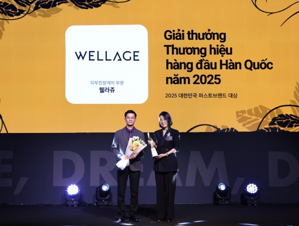 ▲ 휴젤의 클리니컬 더마 코스메틱 브랜드 ‘웰라쥬(WELLAGE)’가 2025 대한민국 퍼스트브랜드 대상에서 베트남 부문 피부진정케어 1위를 수상했다.