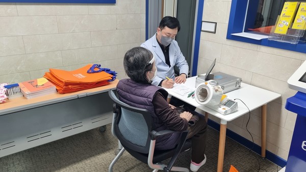 ▲ 건협 충북세종지부가 건강캠페인을 진행했다.