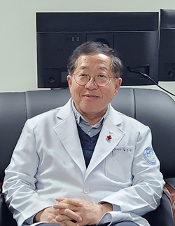 ▲ 김영완 의료원장.