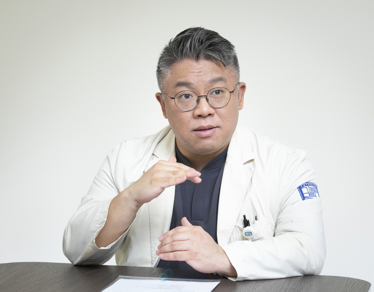 ▲ 윤재호 교수는 “현재 블린사이토를 사용할 수 있는 급여기준이 MRD 0.1% 이상의 환자로 한정되어 있어 아쉽다”며 “0.01% 이상의 MRD 역시 좋지 않은 예후인자로 제시되고 있고, 실제 0.01%에서 0.1% 사이에 해당하는 환자가 많지만, 현재는 이런 환자들에게 블린사이토를 사용하고 싶어도 사용할 수 없다”고 지적했다.