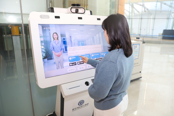 ▲ 연세대 용인세브란스병원이 인공지능 도슨트 키오스크를 도입했다.