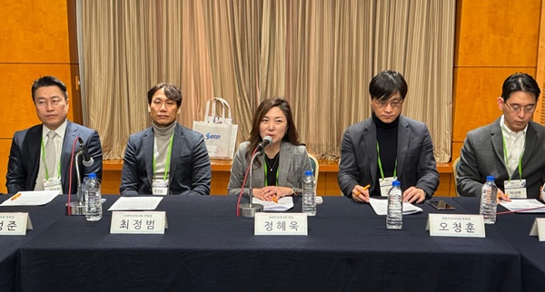 ▲ 안과의사회는 병행진료금지와 외래 진료시 15종 이상 검사를 시행하는 경우를 선별집중심사에 포함한 조치들에 대해 비판했다.