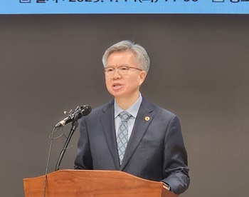 ▲ 김택우 회장.